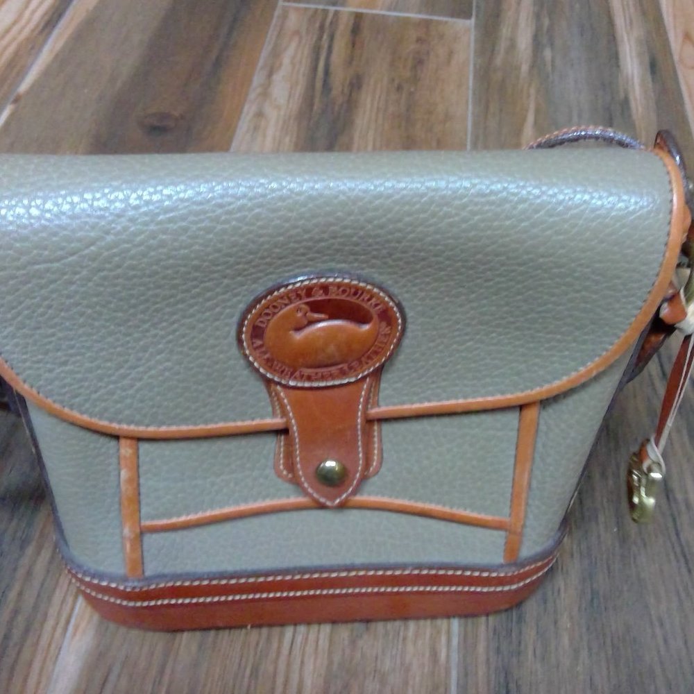 Vintage kahki dooney and bourke shoulder bag